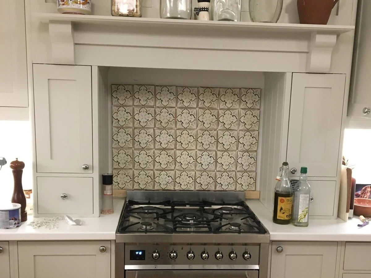 kitchen-backsplash-spanish-pattern-tiles-swansea-daffodil-tiling Kitchen splashback Spanish pattern tiles in Swansea by Daffodil Tiling