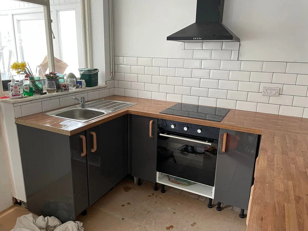 kitchen-backsplash-white-metro-tiles-full-installation-swansea-daffodil-tiling Kitchen splashback white metro tiles full installation in Swansea by Daffodil Tiling