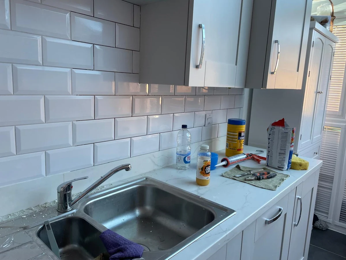 kitchen-backsplash-white-subway-tiles-socket-detail-swansea-daffodil-tiling kitchen backsplash white subway tiles socket detail swansea daffodil tiling