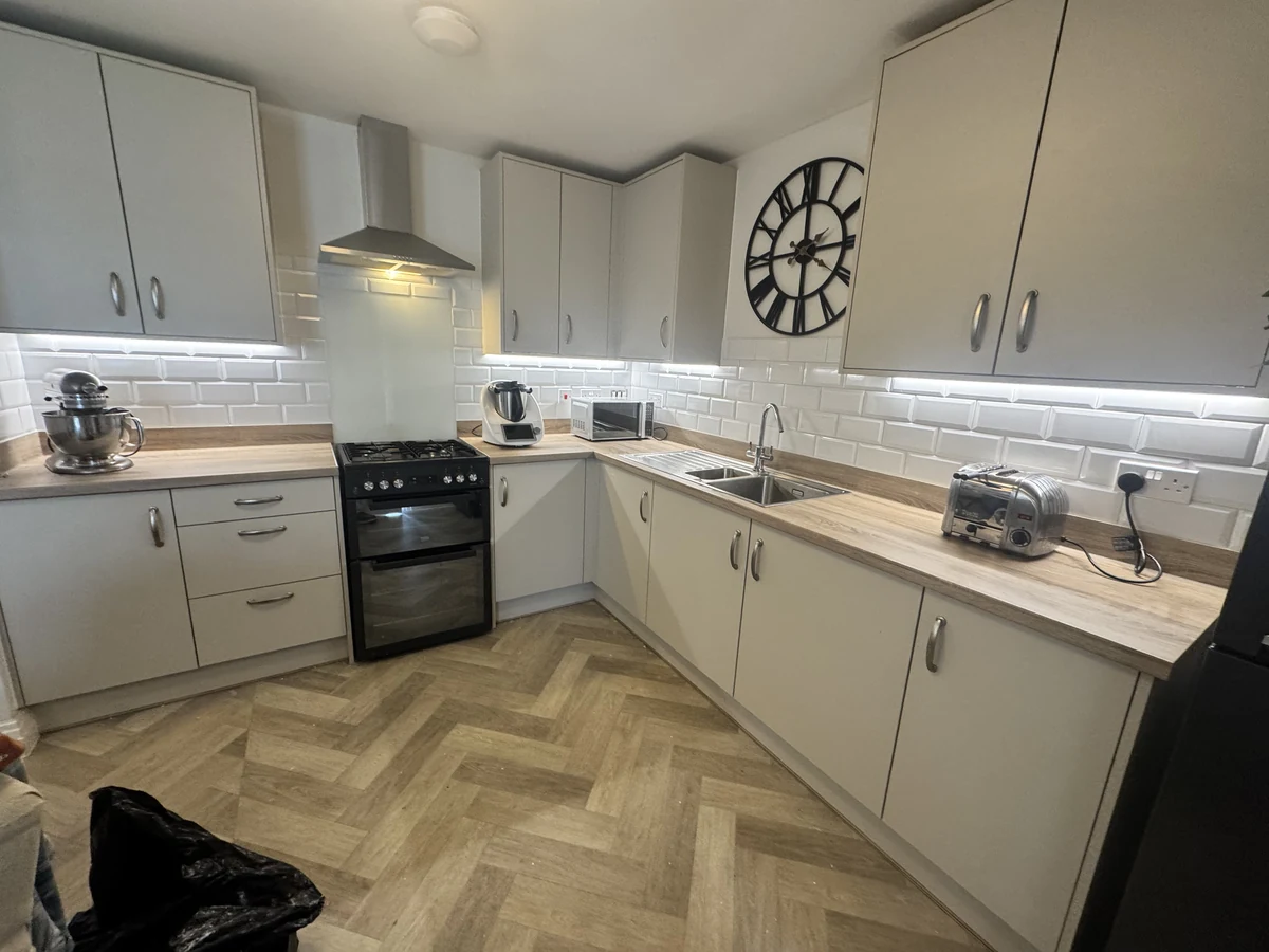 Finished kitchen tiling by tilers covering Cockett